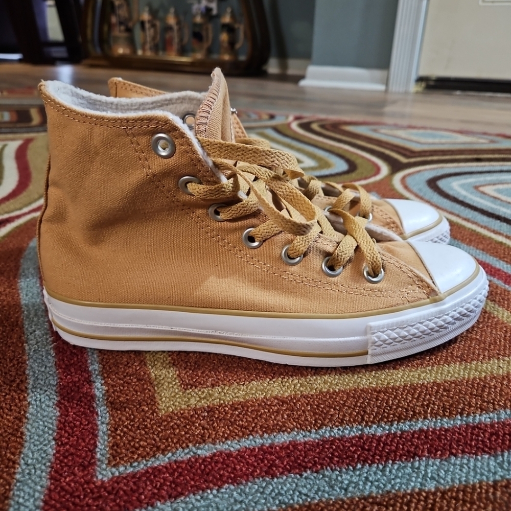 Women's Size 7 Converse/Men 5